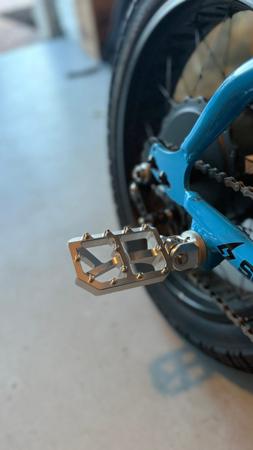Rear Moto peg kit