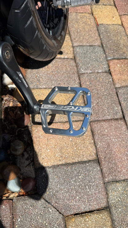 Ampmoto Wide Chrome Pedals (Universal Fit)